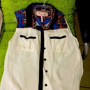Beautiful top in excellent condition.